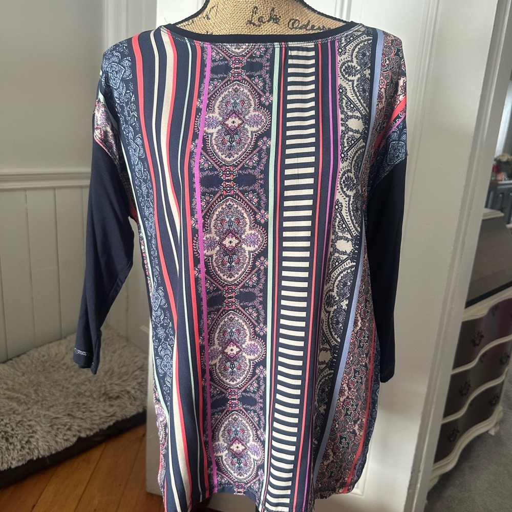 Multicolored Graphic Tunic with 3/4 Sleeves